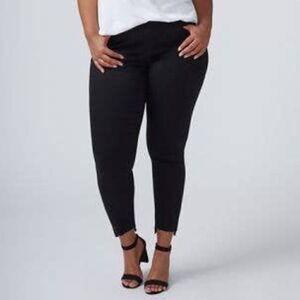 LANE BRYANT | Super Stretch Skinny Black Jeans M401